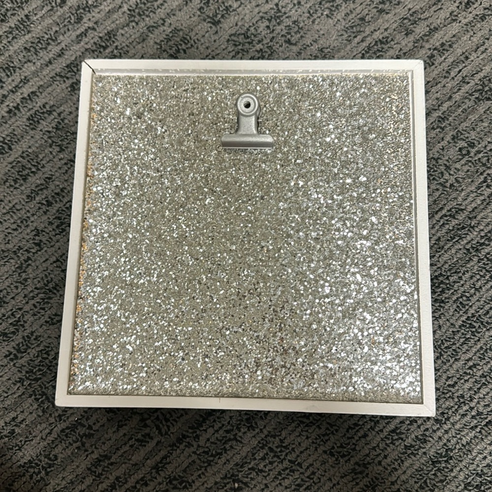 Sparkle desk clip photo display